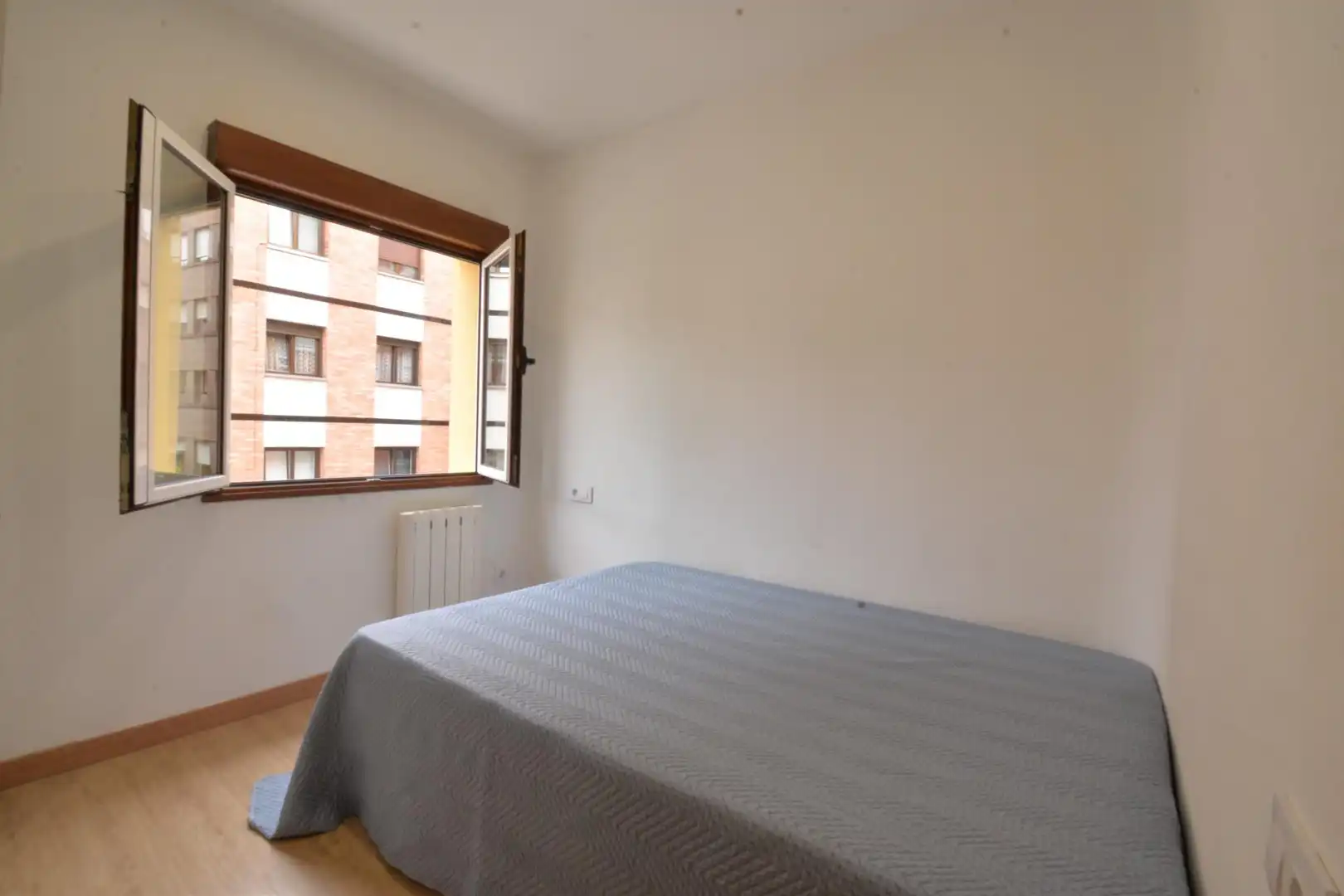 Bedroom of Flat for sale in Oviedo 