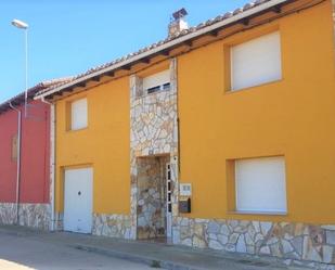 Exterior view of Single-family semi-detached for sale in Villaturiel