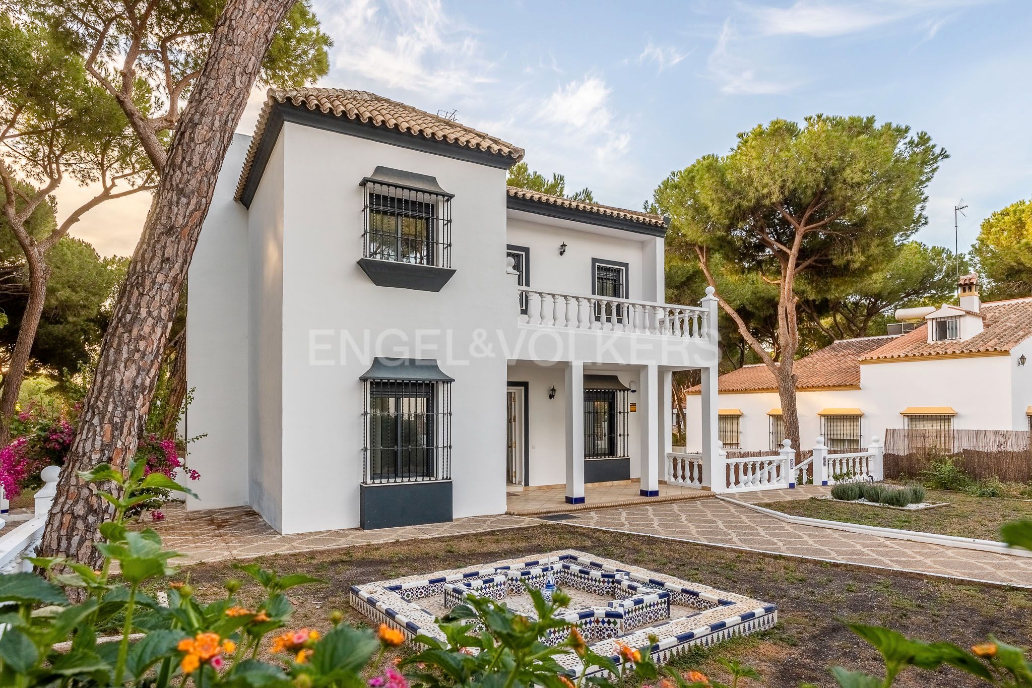 Exterior view of House or chalet for sale in Alcalá de Guadaira  with Heating, Private garden and Terrace