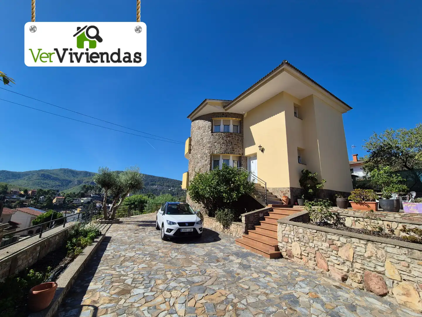 Casa amb terrassa en venda a Vallirana