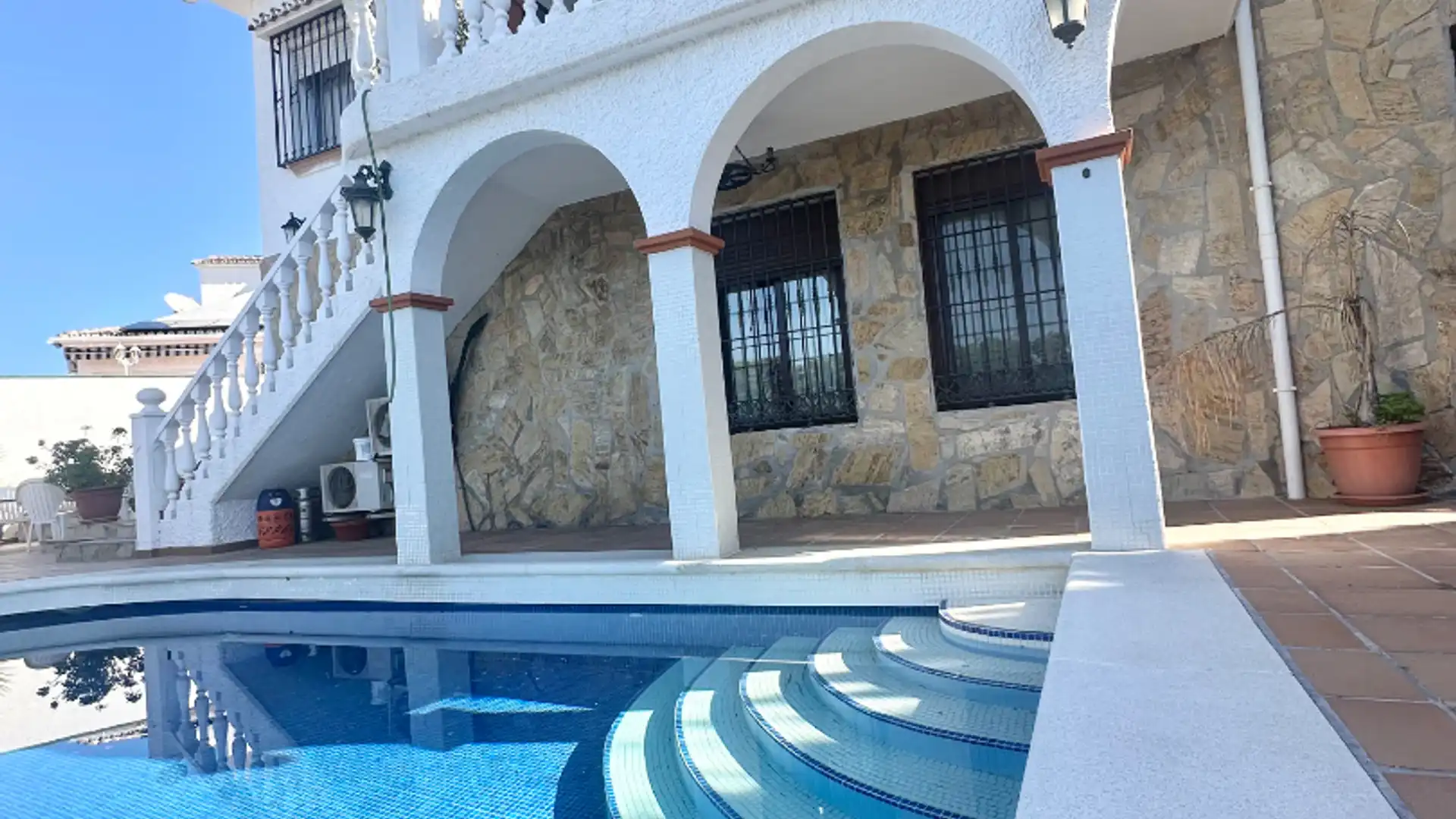 Swimming pool of Houses for sale in Vélez-Málaga  with Air Conditioner, Private garden and Terrace