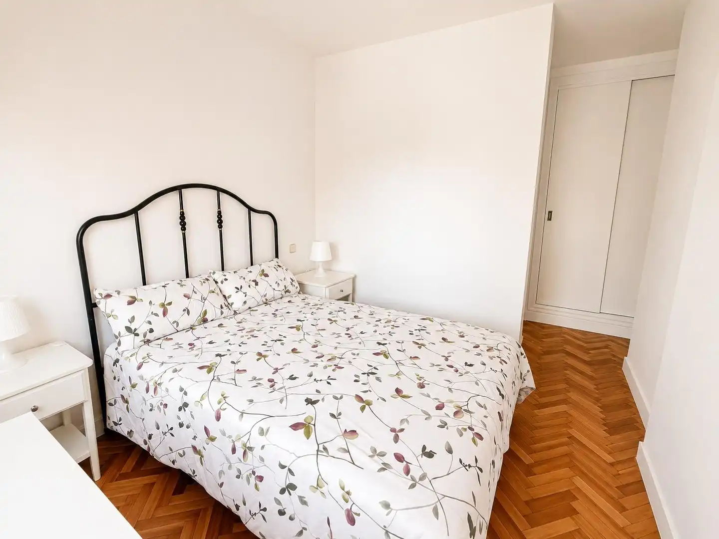 Bedroom of Flat for rent in Madrid  with Air Conditioner, Heating and Furnished