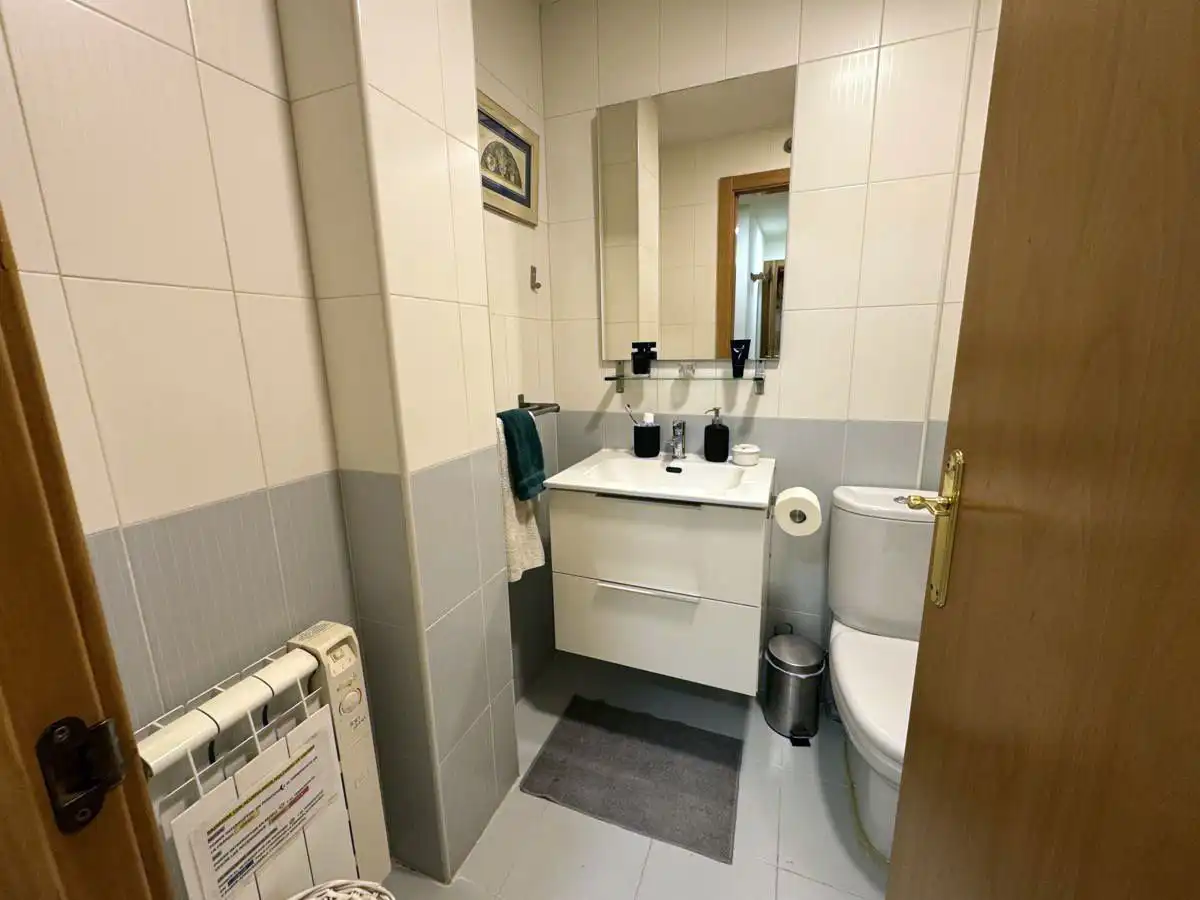 Baño de Apartamento en venta en Llanes con Calefacción, Terraza y Trastero