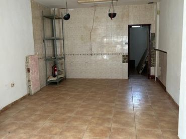 Locale commerciale in vendita a Martos