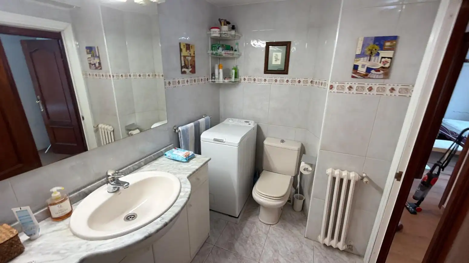 Bathroom of Flat for rent in Gijón   with Heating and Terrace