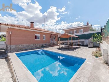 Detached house with pool for sale in Méntrida