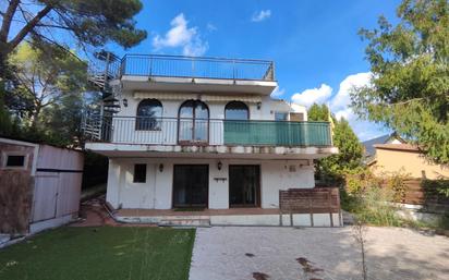 Vista exterior de Casa adosada en venda en Castellar del Vallès amb Calefacció, Jardí privat i Terrassa