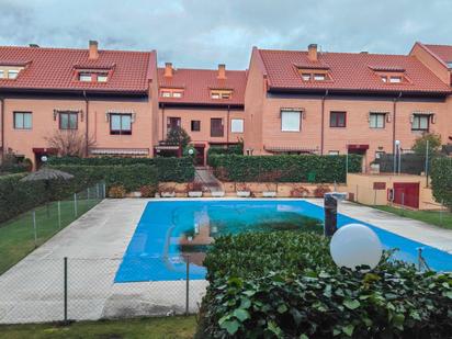 Piscina de Dúplex de lloguer en Torrelodones amb Calefacció i Piscina comunitària