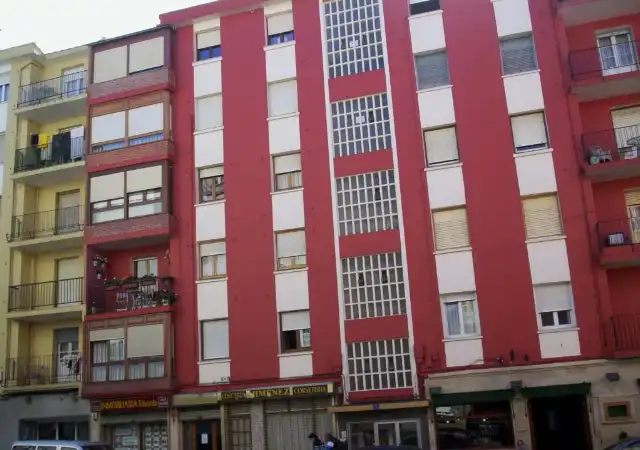 Vista exterior de Piso en venta en Laredo