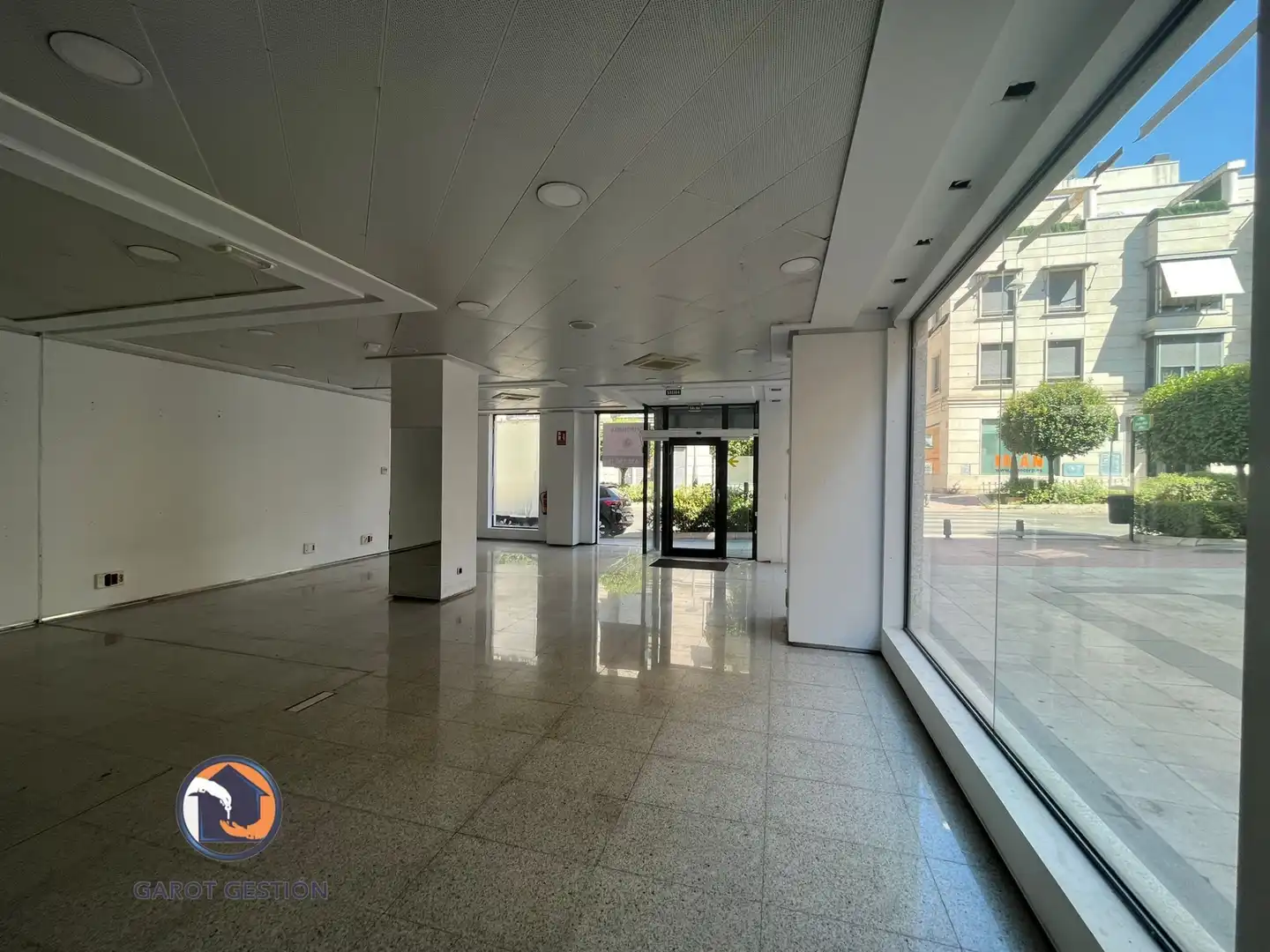 Commercial properties for sale in San Fernando de Henares  with Air Conditioner and Internet