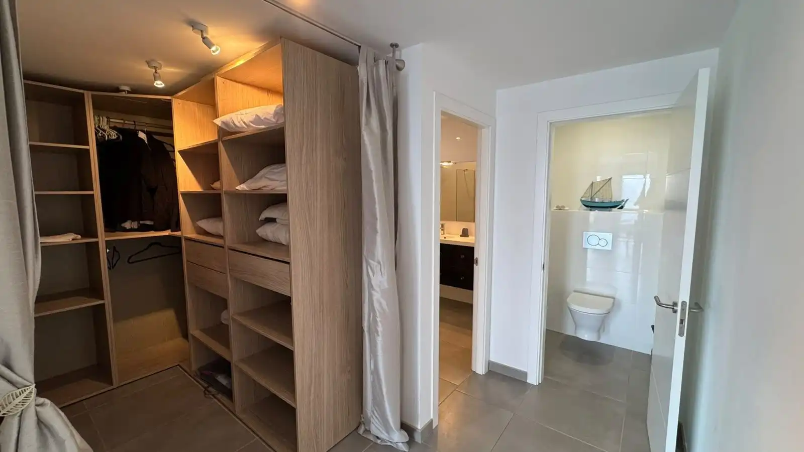 Bathroom of Houses for sale in Almadrava - Canyelles - Puig-Rom