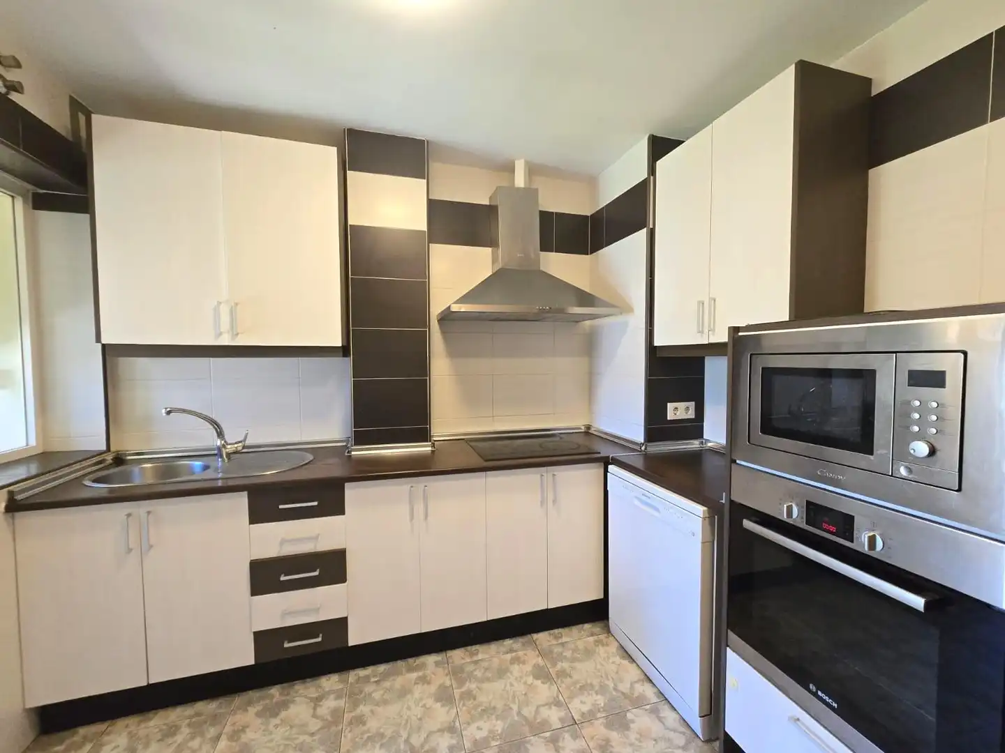 Cocina de Piso de alquiler en Plasencia con Aire acondicionado, Calefacción y Terraza