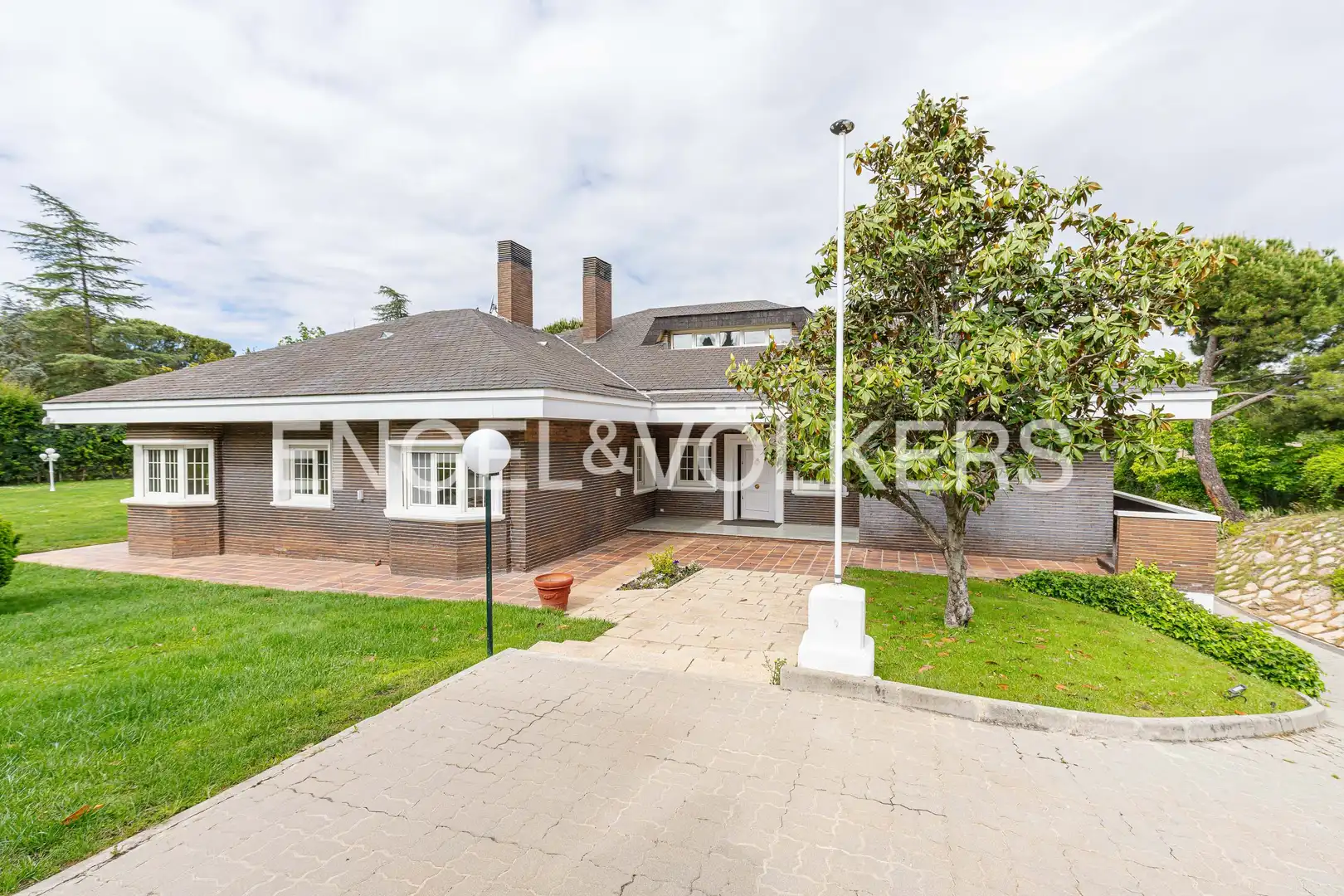Vista exterior de Casa o chalet en venta en Pozuelo de Alarcón con Aire acondicionado, Calefacción y Jardín privado