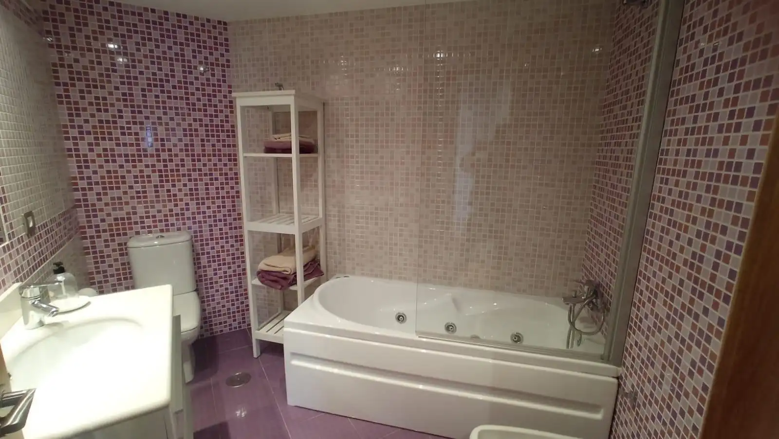Baño de Ático de alquiler en Oviedo  con Calefacción, Terraza y Trastero