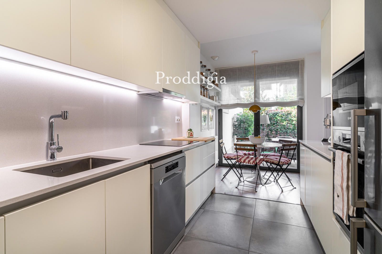 Kitchen of Flat for sale in Sant Cugat del Vallès  with Air Conditioner, Heating and Storage room