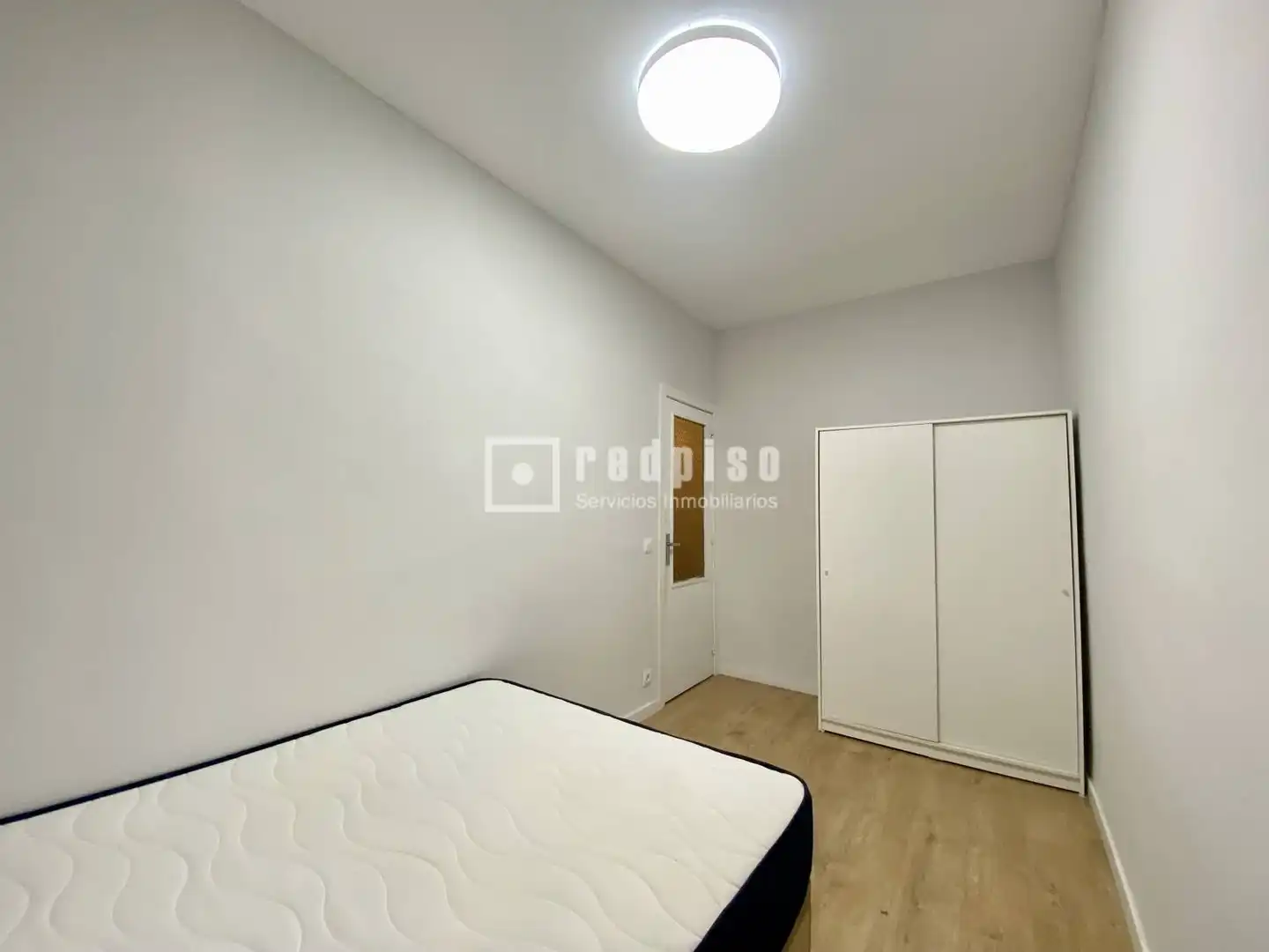 Bedroom of Flat for sale in Barcelona