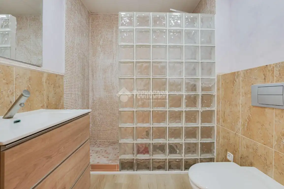 Baño de Casa adosada en venta en Terrassa con Aire acondicionado, Terraza y Trastero