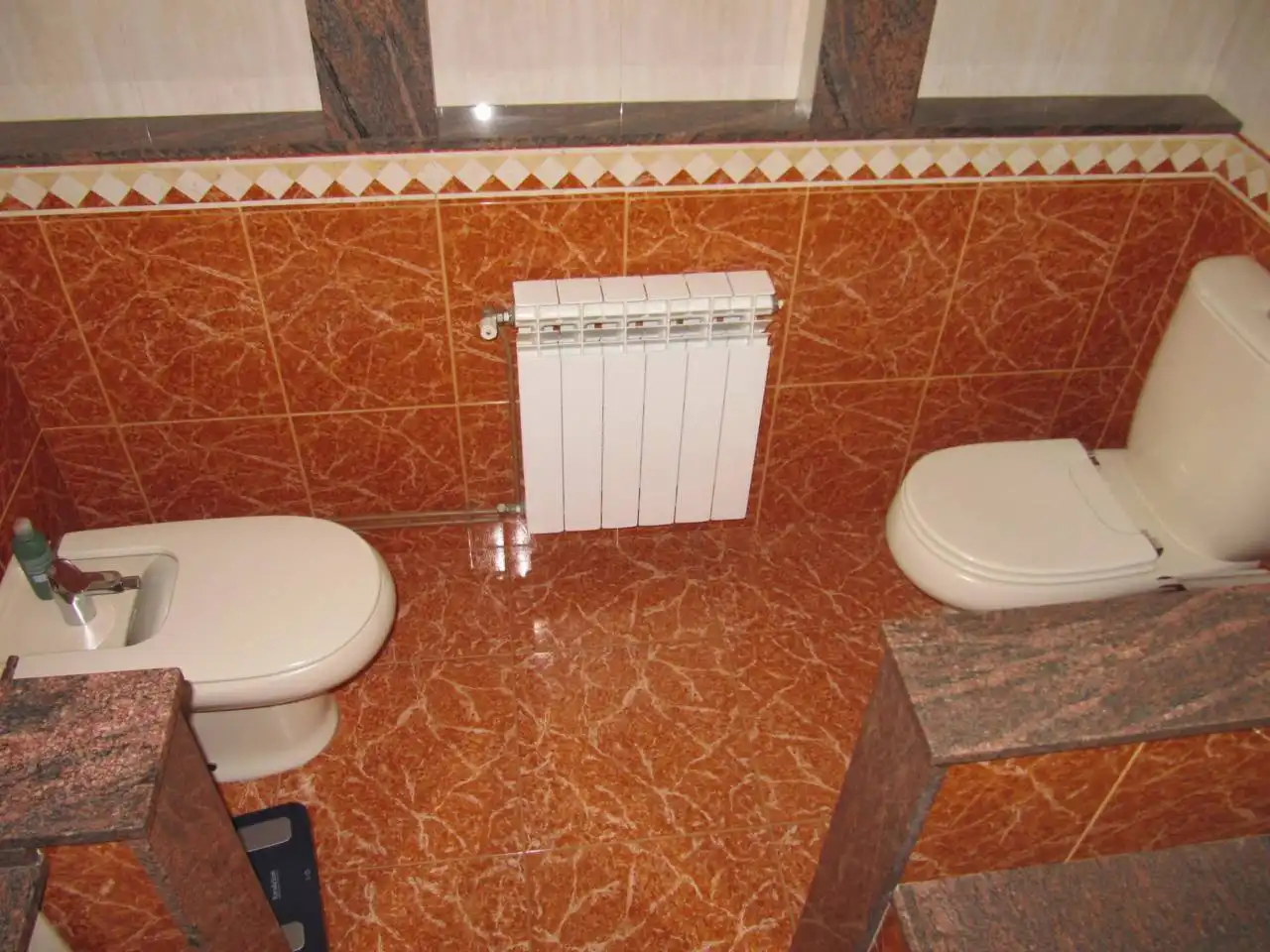 Badezimmer von Einfamilien-Reihenhaus zum Verkauf in Terrassa mit Heizung, Terrasse und Schwimmbad