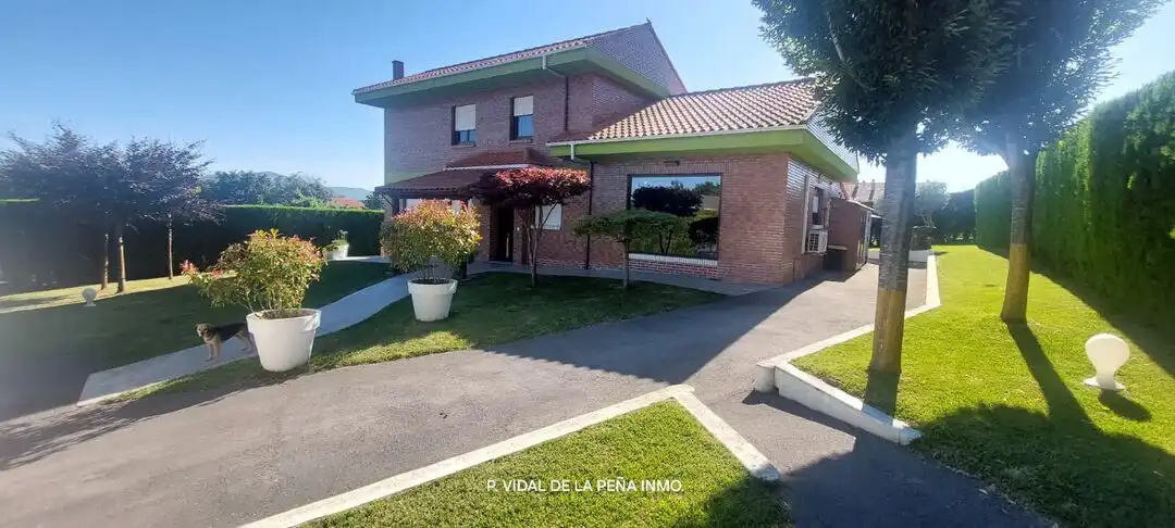 Außenansicht von Haus oder Chalet zum Verkauf in Ribamontán al Mar mit Heizung
