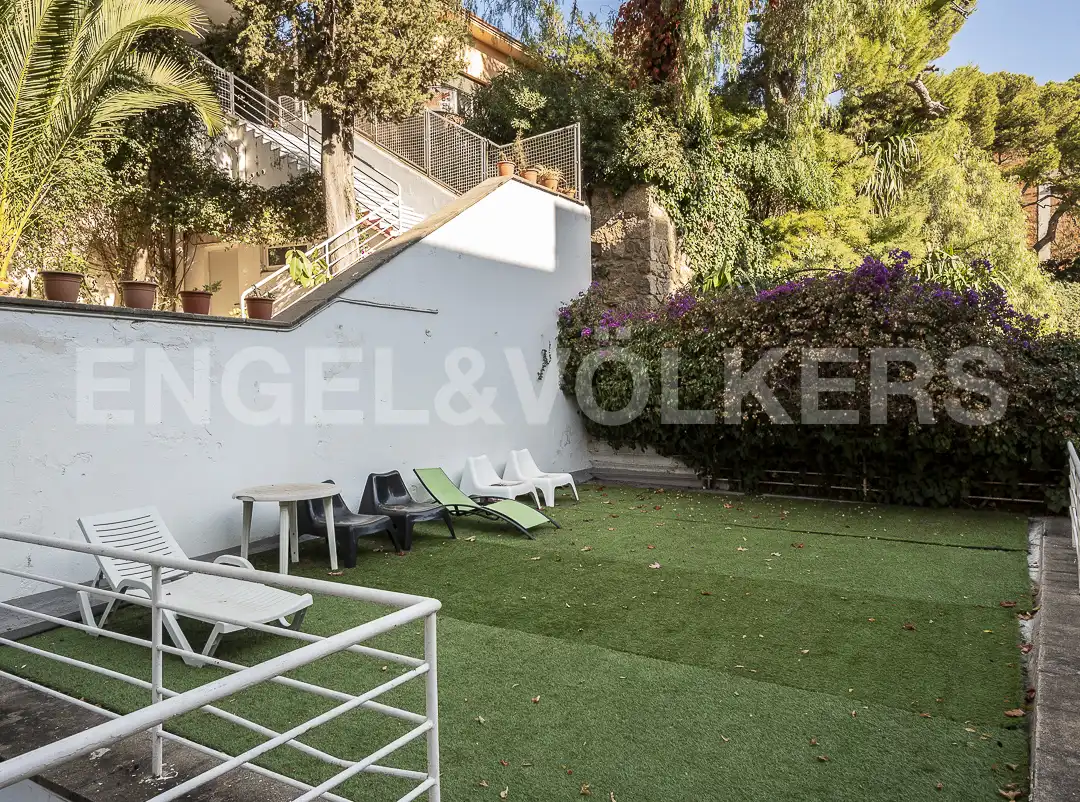 Terrassa de Casa o xalet en venda en Barcelona amb Calefacció, Jardí privat i Terrassa