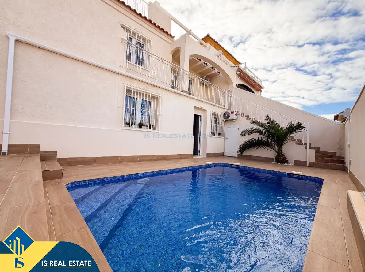 Piscina de Casa o chalet en venta en Torrevieja con Aire acondicionado, Calefacción y Jardín privado