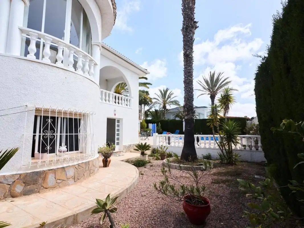 Garden of Houses for sale in Rojales  with Air Conditioner and Private garden