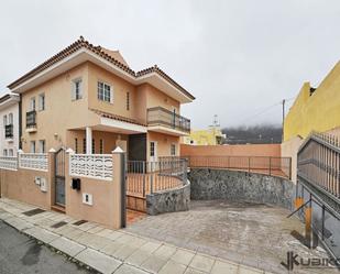 Vista exterior de Casa adosada en venda en San Cristóbal de la Laguna amb Terrassa i Balcó