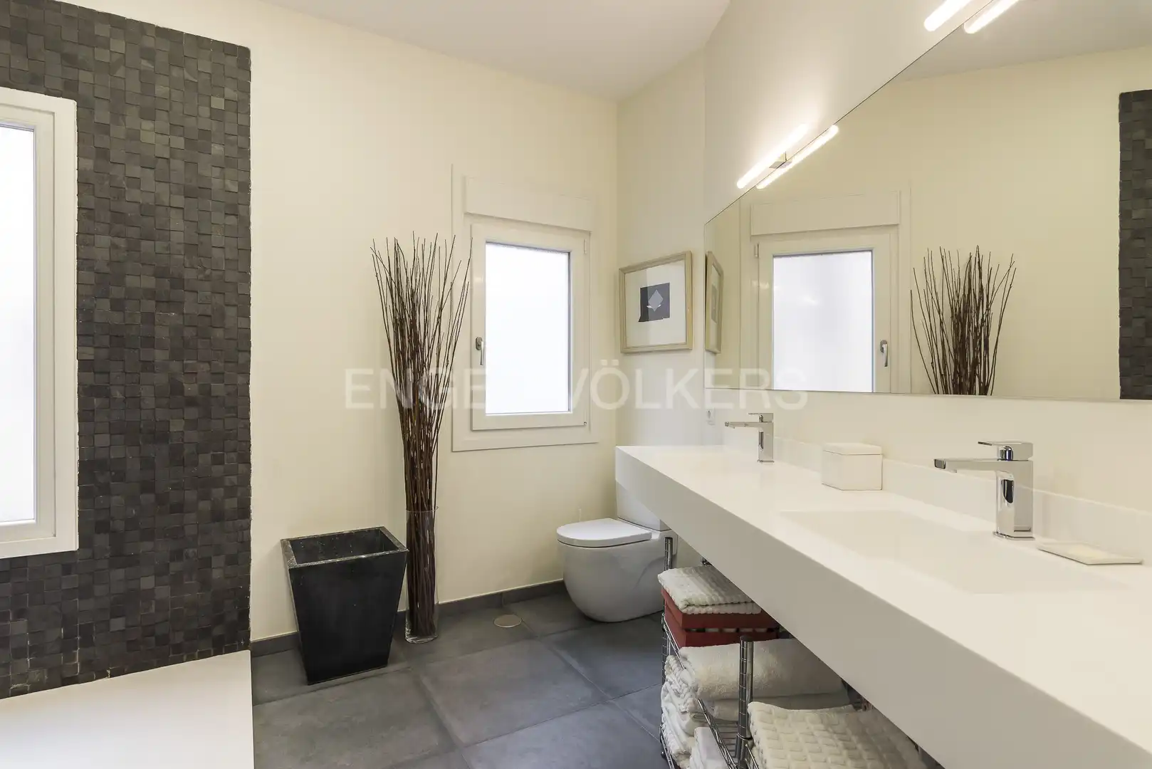 Bathroom of Flat for sale in Madrid  with Air Conditioner, Heating and Storage room