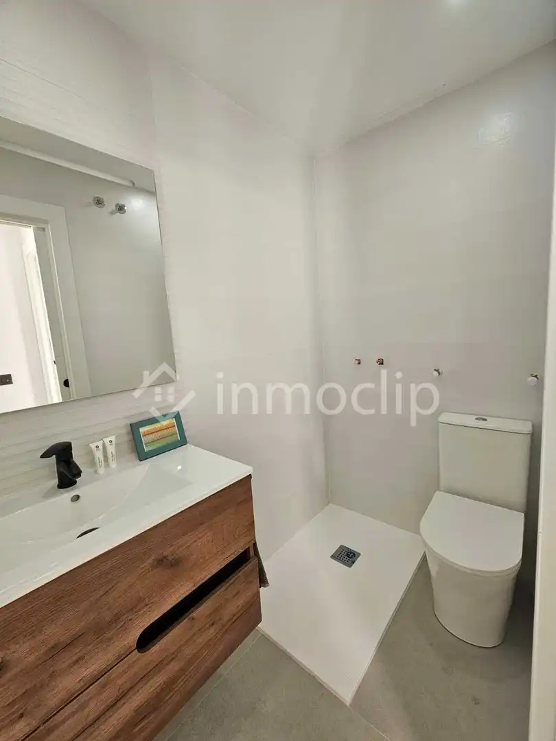 Baño de Ático en venta en Salamanca con Calefacción y Terraza
