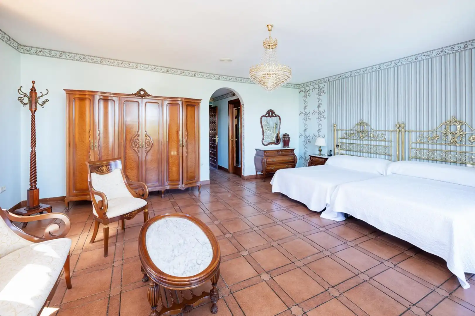 Dormitori de Casa o xalet en venda en Baza amb Aire condicionat, Calefacció i Jardí privat