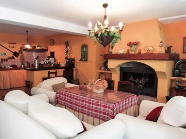 Casa amb balcó en venda a Villaluenga del Rosario