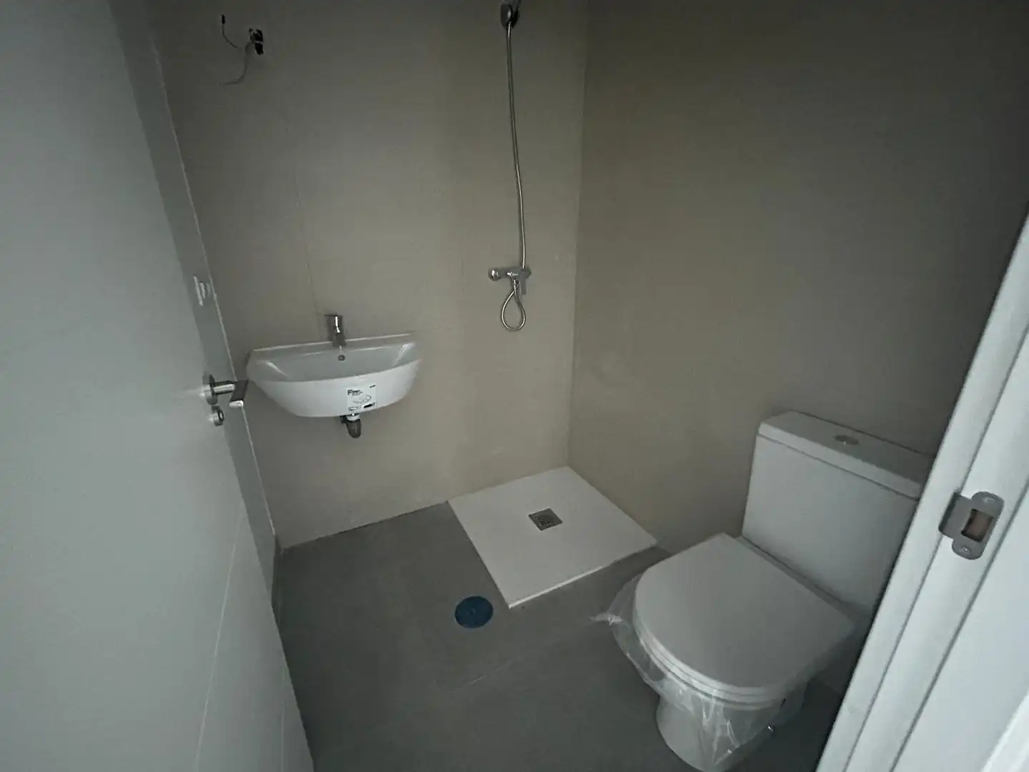 Bathroom of Flat for sale in Córdoba  with Air Conditioner, Heating and Terrace