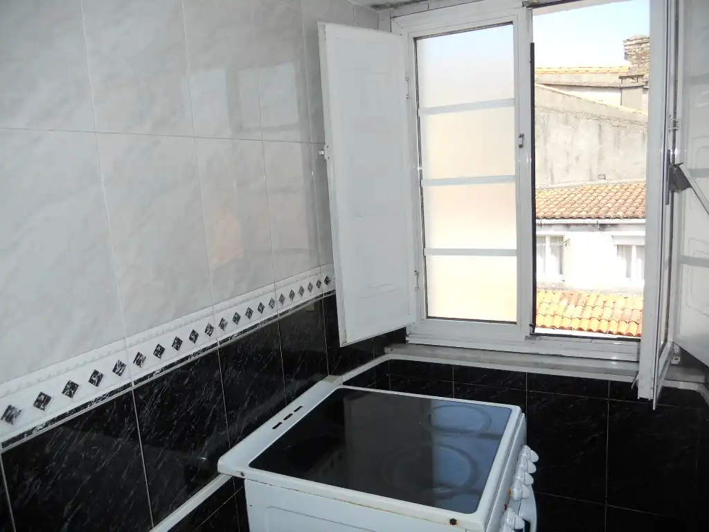 Kitchen of Flat for rent in Santiago de Compostela   with Heating, Furnished and Oven