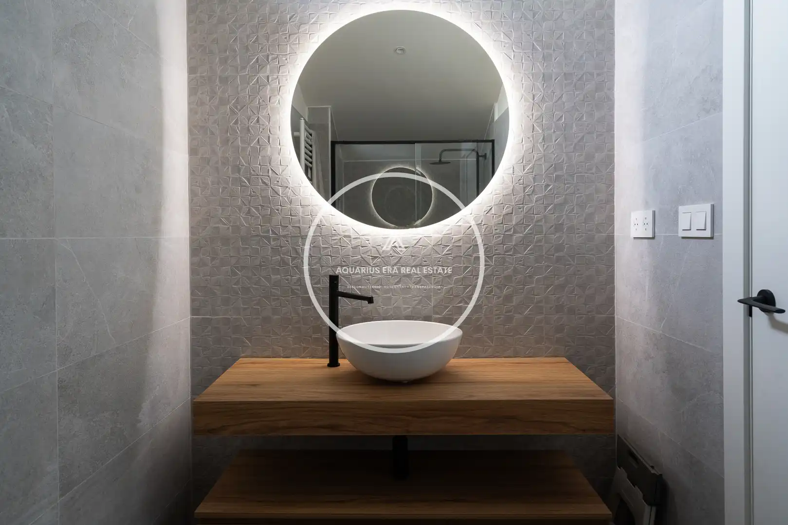 Baño de Casa o chalet en venta en Seva con Aire acondicionado, Calefacción y Jardín privado