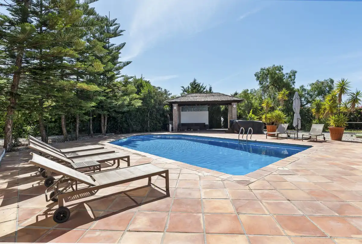 Piscina de Casa o xalet en venda en Benahavís amb Aire condicionat, Jardí privat i Terrassa