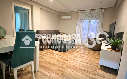 Living room of Flat for sale in Linares  with Balcony