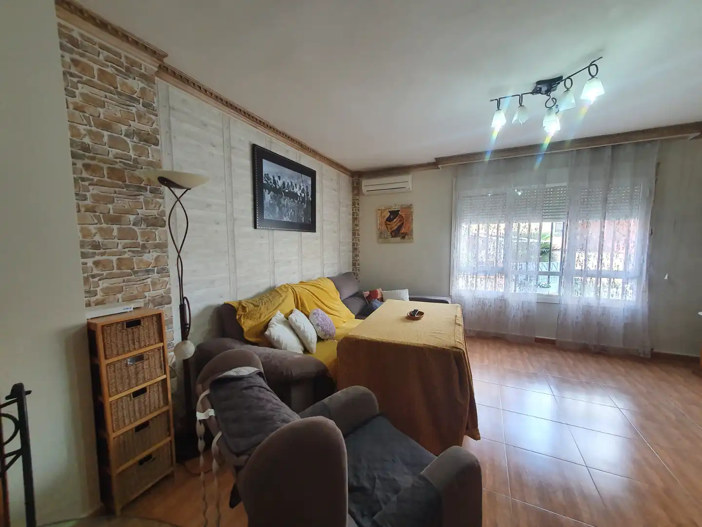 Sala d'estar de Casa adosada en venda en Guadix amb Terrassa