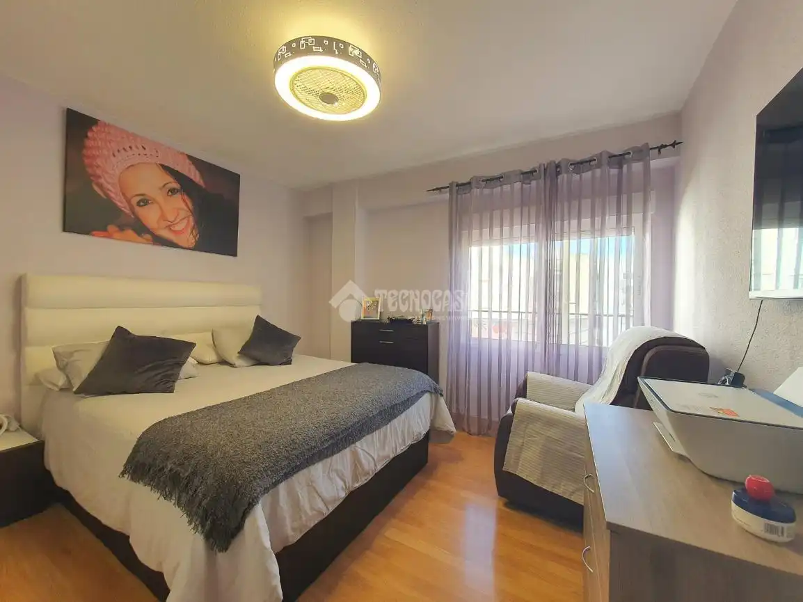 Bedroom of Flat for sale in Valencia  with Air Conditioner, Parquet flooring and Balcony