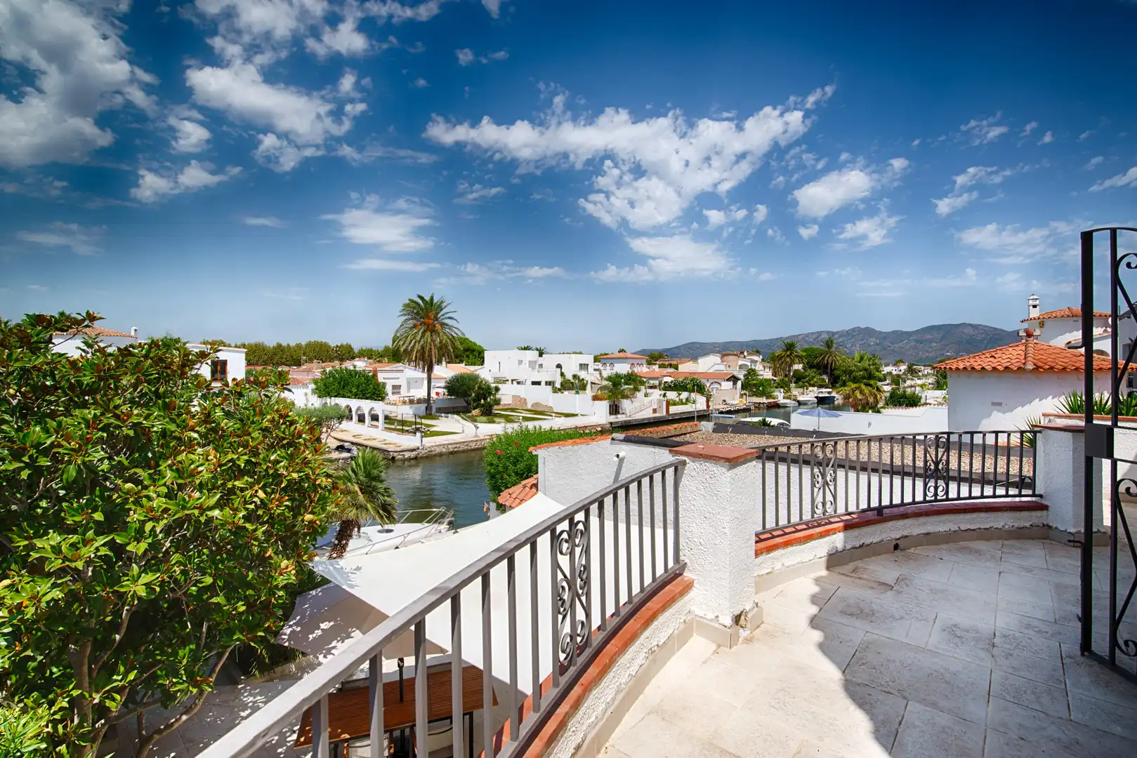 Terrace of Houses for sale in Empuriabrava  with Air Conditioner and Private garden