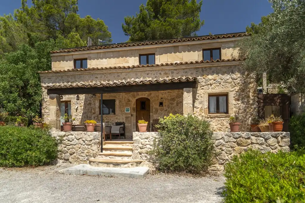 Vista exterior de Finca rústica en venda en Pollença amb Aire condicionat, Calefacció i Jardí privat