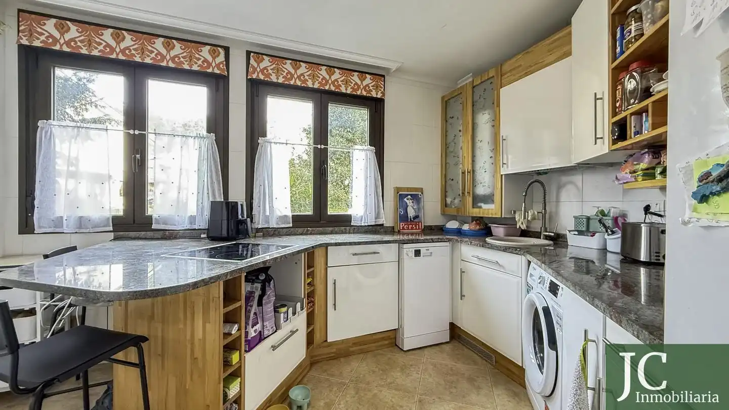 Cocina de Planta baja en venta en Limpias con Calefacción, Jardín privado y Terraza