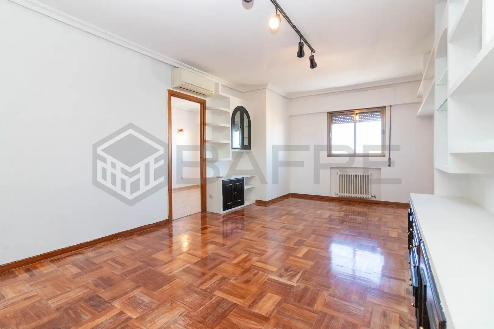 Sala d'estar de Pis en venda en Madrid amb Aire condicionat, Calefacció i Parquet