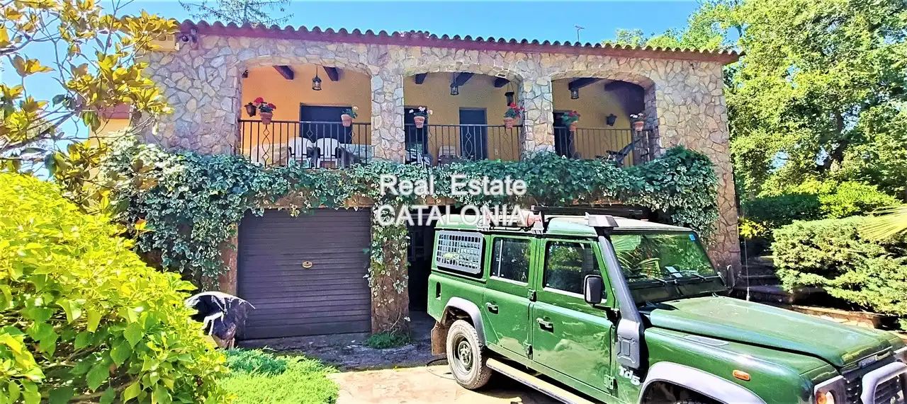 Vista exterior de Casa o xalet en venda en Caldes de Malavella amb Calefacció, Jardí privat i Terrassa