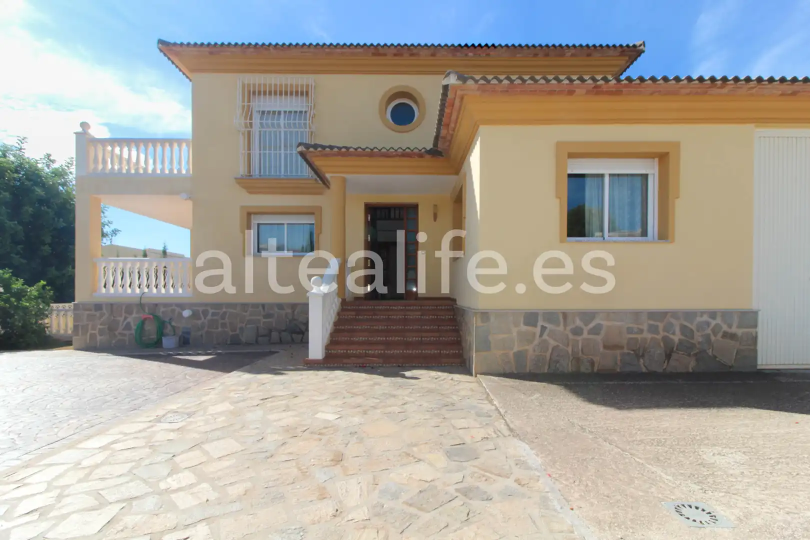 Außenansicht von Haus oder Chalet zum Verkauf in La Nucia mit Privatgarten, Terrasse und Abstellraum