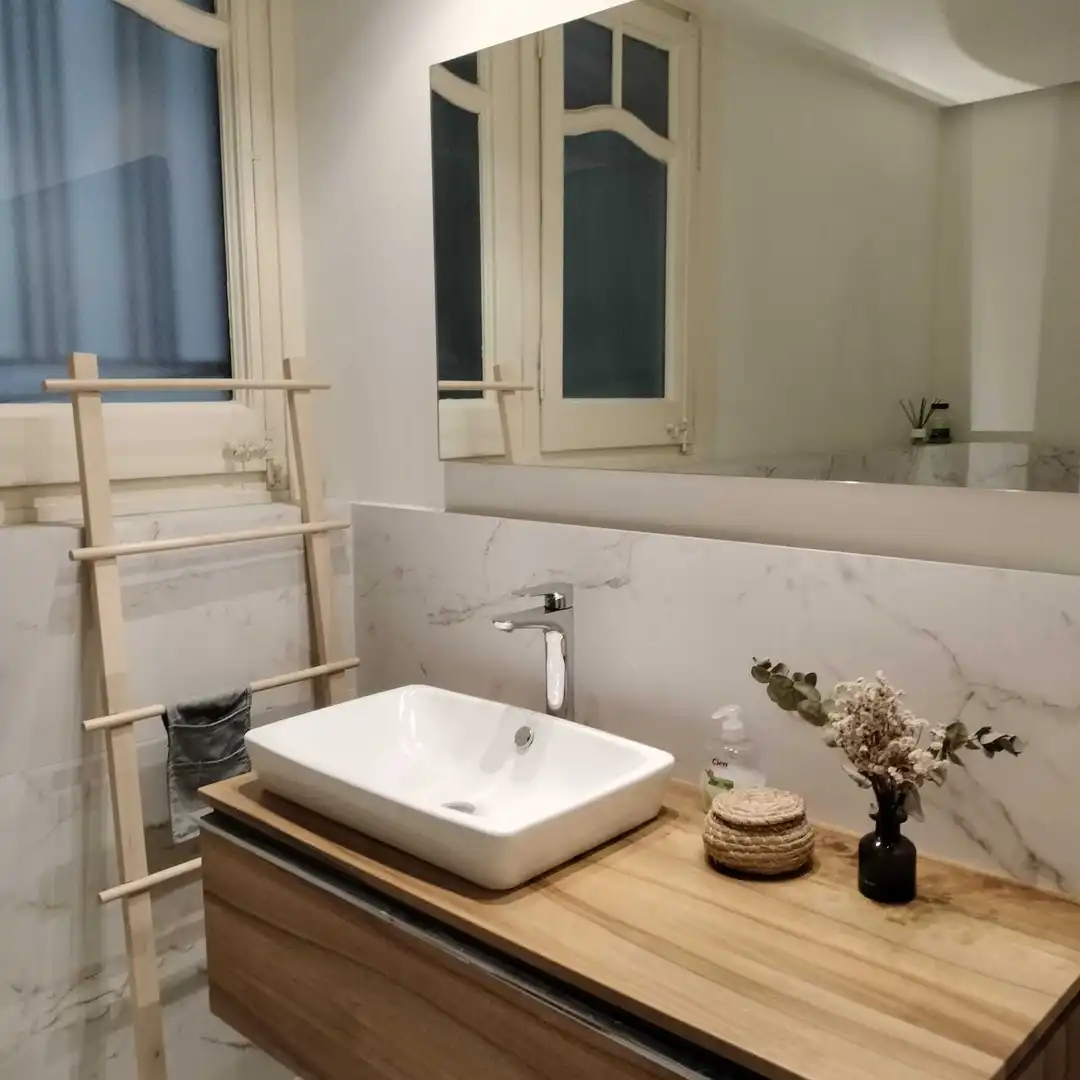 Badezimmer von Wohnungen zur Miete in Barcelona mit Balkon