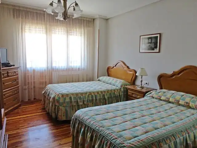 Dormitori de Casa adosada en venda en Santo Domingo de Silos amb Calefacció, Terrassa i Traster
