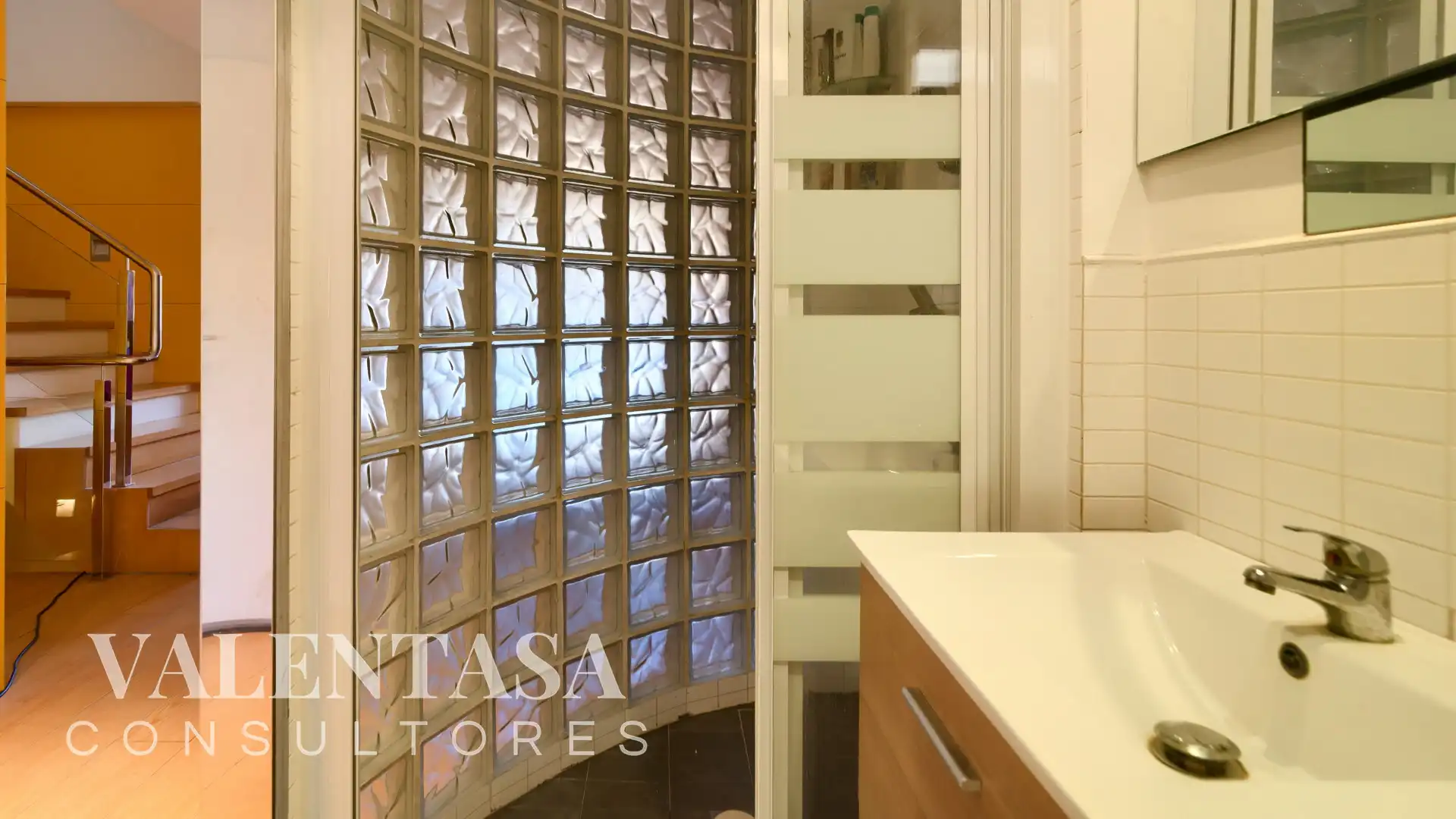 Bathroom of Detached homes for sale in Chiva  with Air Conditioner, Private garden and Terrace