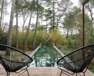 Piscina de Casa o xalet en venda en Begues amb Aire condicionat, Jardí privat i Terrassa