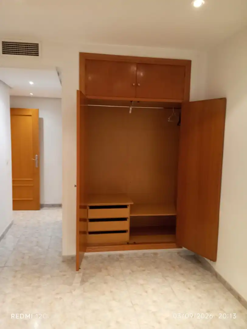 Dormitori de Pis de lloguer en Murcia amb Aire condicionat, Terrassa i Balcó