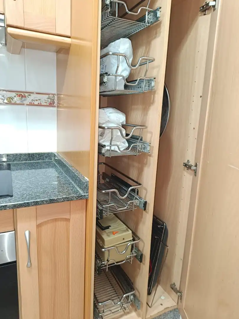 Cuina de Apartament de lloguer en Santa Pola amb Aire condicionat, Terrassa i Moblat